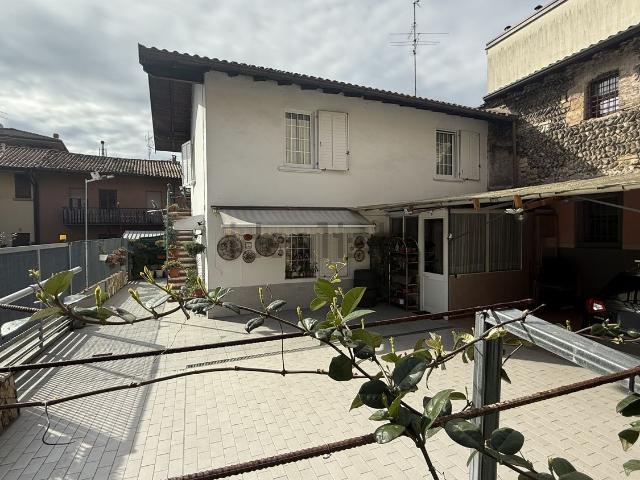 Villetta indipendente in vendita di 170 m² in Via Roma, 32