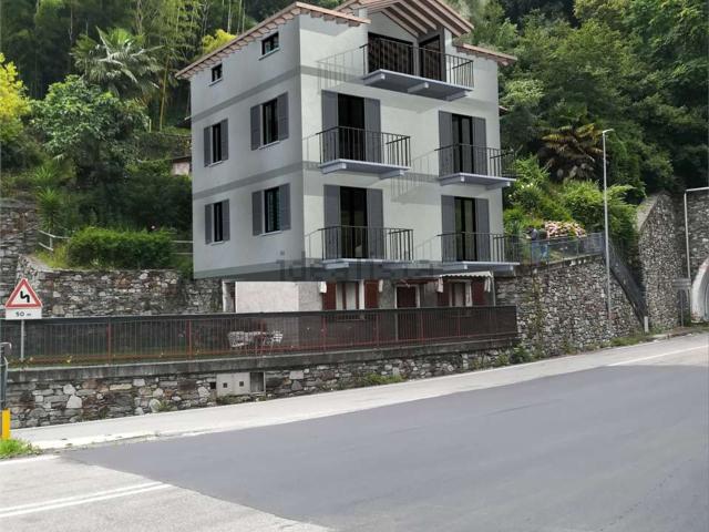 Villetta indipendente in vendita di 170 m² in Via Regina