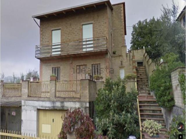 Villetta indipendente in vendita di 170 m² in Via Tuderte, 37