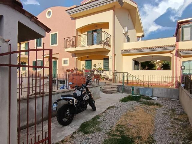 Villetta indipendente in vendita di 170 m² in Viale Magna Grecia