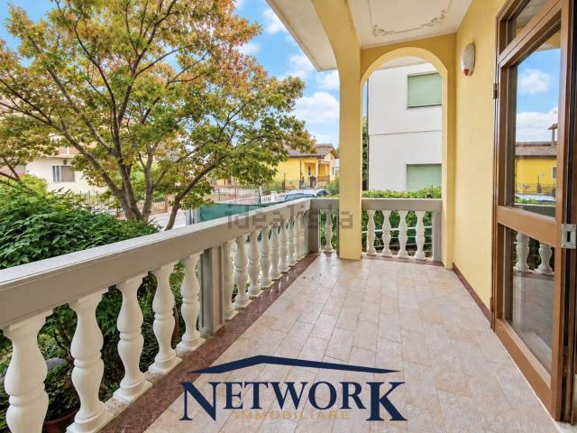 Villetta indipendente in vendita di 170 m² in Viale Silvio Longhi