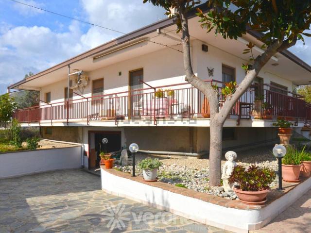 Villetta indipendente in vendita di 170 m² in Contrada Perazza, 104
