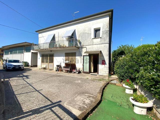 Villetta indipendente in vendita di 170 m² in Corso della Vittoria, 2