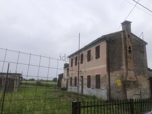 Villetta indipendente in vendita di 170 m² in Piazza Martiri della Libertà