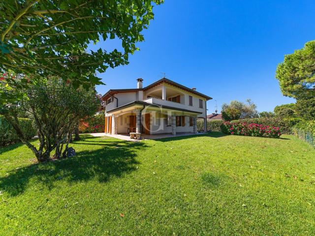 Villetta indipendente in vendita di 171 m² in Via don Perosi, 5