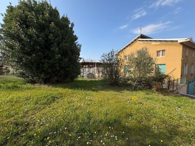 Villetta indipendente in vendita di 171 m² in Via del Cantone