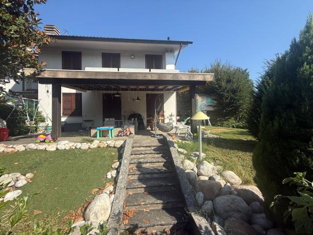 Villetta indipendente in vendita di 171 m² in Via Palmiro Togliatti, 98