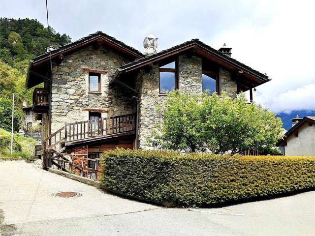Villetta indipendente in vendita di 171 m² in Frazione Abaz