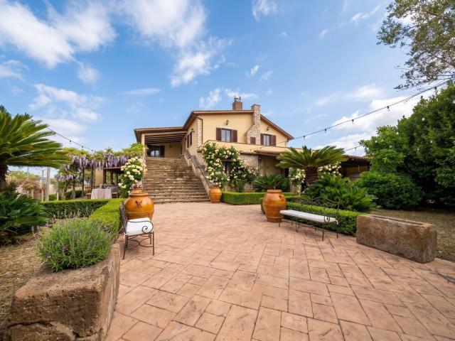 Villetta indipendente in vendita di 1729 m² in Via Settevene Palo II Tronco