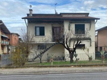 Villetta indipendente in vendita di 172 m² in Via Roma, 36