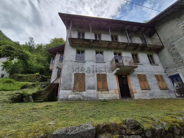 Villetta indipendente in vendita di 172 m² in Frazione Roncaccio, 3