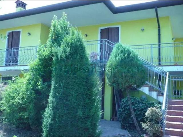 Villetta indipendente in vendita di 173 m² in Via del Lavoro, 39