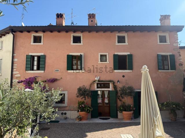 Villetta indipendente in vendita di 173 m² in Via Fontana
