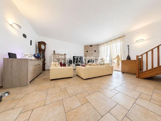 Villetta indipendente in vendita di 174 m² in Via F.lli Bandiera, 15