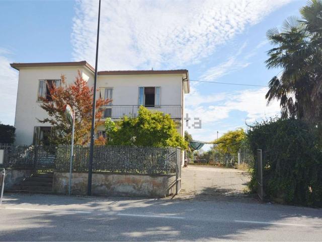 Villetta indipendente in vendita di 174 m² in Via Merlin