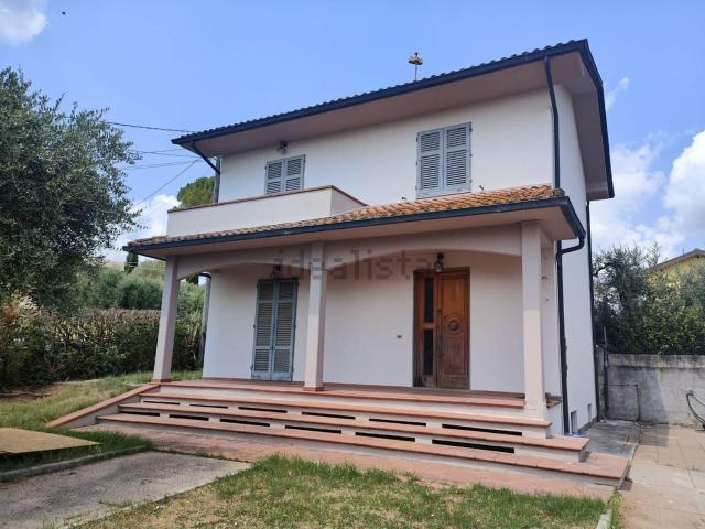 Villetta indipendente in vendita di 174 m² in Via Porto di Cavallaia Massarella