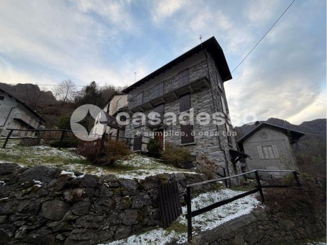 Villetta indipendente in vendita di 174 m² in Frazione Valbella Inferiore, 21