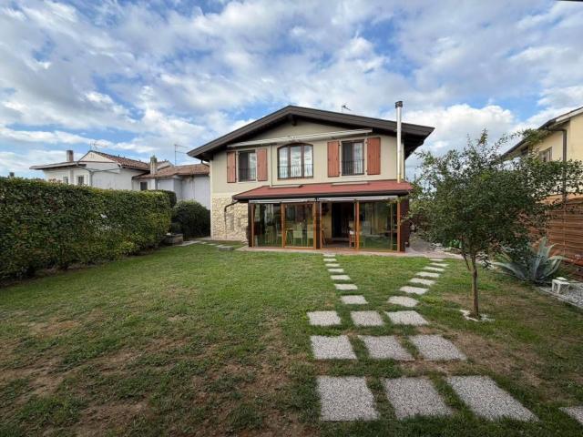 Villetta indipendente in vendita di 175 m² in Via G. Garibaldi, 88
