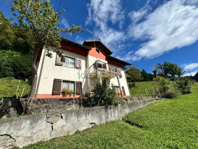 Villetta indipendente in vendita di 175 m² in Via dimon