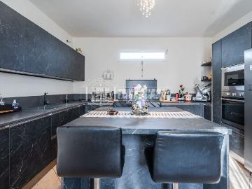 Villetta indipendente in vendita di 175 m² in Via Martiri della Libertà, 60