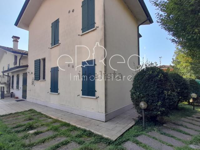 Villetta indipendente in vendita di 175 m² in Via Parma