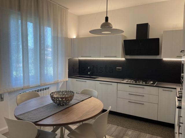 Villetta indipendente in vendita di 165 m² in Via Ugo Foscolo, 5
