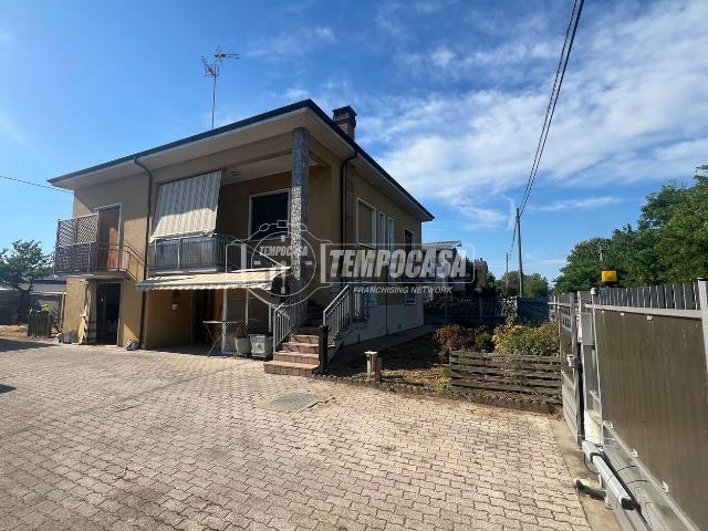 Villetta indipendente in vendita di 175 m² in Via Varese, 4