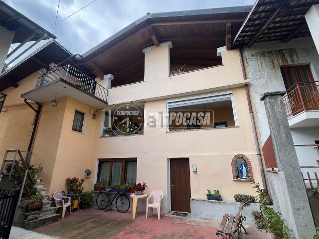 Villetta indipendente in vendita di 175 m² in Frazione Foresta, 10