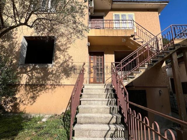 Villetta bifamiliare in vendita di 175 m² in Salita Santissima Trinità, 36