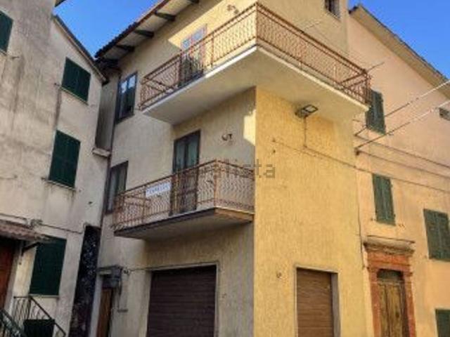 Villetta indipendente in vendita di 176 m² in Via Roma, 18