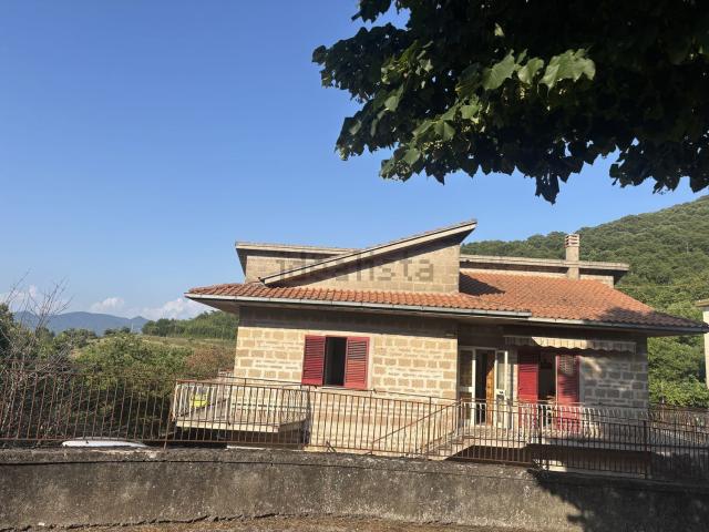 Villetta indipendente in vendita di 176 m² in Via Vittorio Veneto, 45