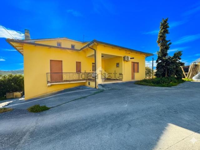 Villetta indipendente in vendita di 176 m² in Contrada Cona, 30