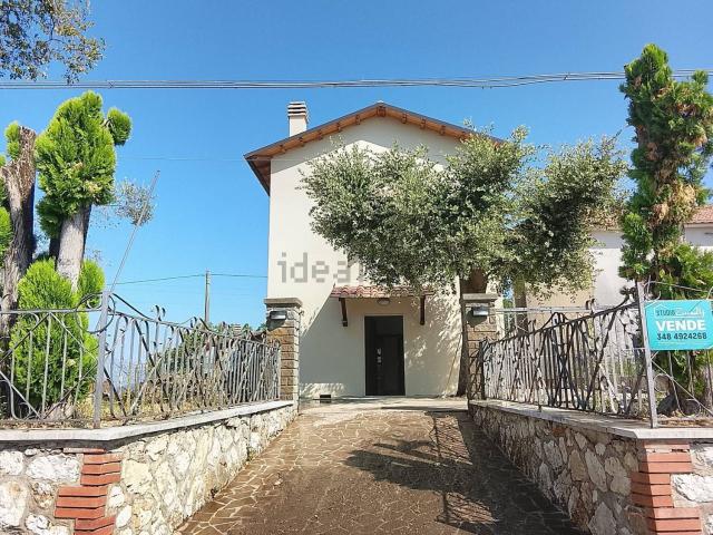 Villetta indipendente in vendita di 177 m² in Via Flaminia Romana, 965