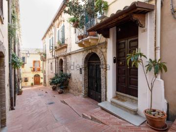 Villetta indipendente in vendita di 177 m² in Via Santa Maria Maggiore