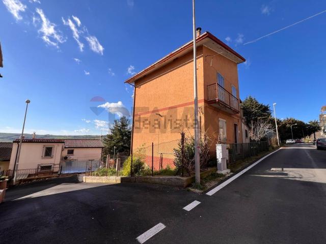 Villetta indipendente in vendita di 177 m² in Via Ponti Rossi