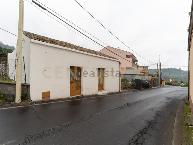 Villetta indipendente in vendita di 178 m² in Via Crocifisso, 42