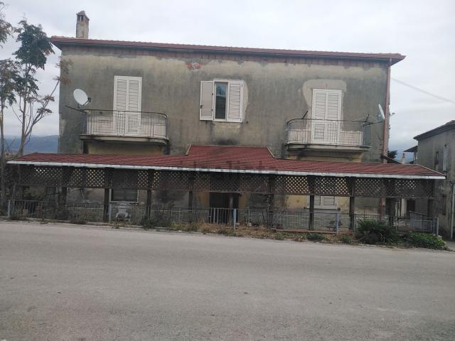 Villetta indipendente in vendita di 178 m² in Via della Libertà