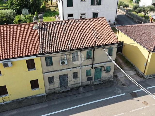 Villetta indipendente in vendita di 178 m² in Via Ponzilovo, 42