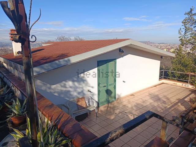 Villetta indipendente in vendita di 178 m² in Strada Colle Orlando, 32