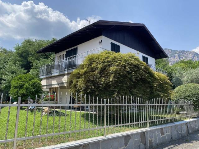 Villetta indipendente in vendita di 178 m² in Strada Nazionale del Sempione, 500