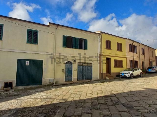 Villetta indipendente in vendita di 179 m² in Via Alessandro Manzoni