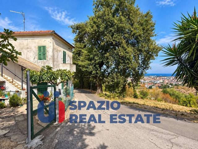 Villetta indipendente in vendita di 179 m² in Via DELLA STAZIONE, 1