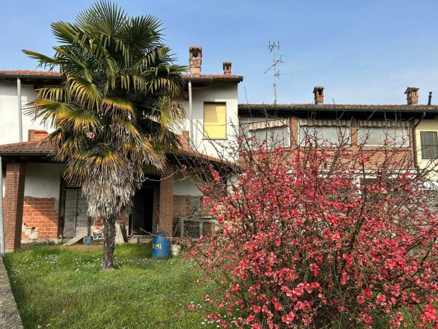 Villetta indipendente in vendita di 180 m² in Via C. Colombo, 1