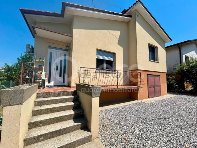 Villetta indipendente in vendita di 180 m² in Via C. Colombo, 21