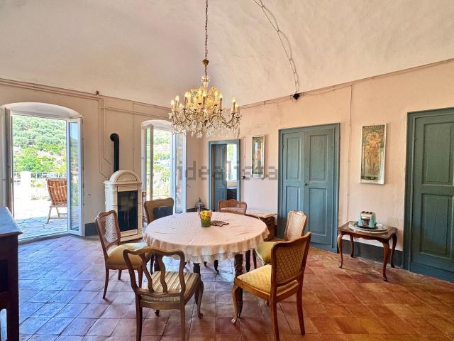Villetta indipendente in vendita di 180 m² in Via Carmelo