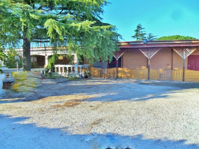 Villetta indipendente in vendita di 180 m² in Via Castelluccio km 7