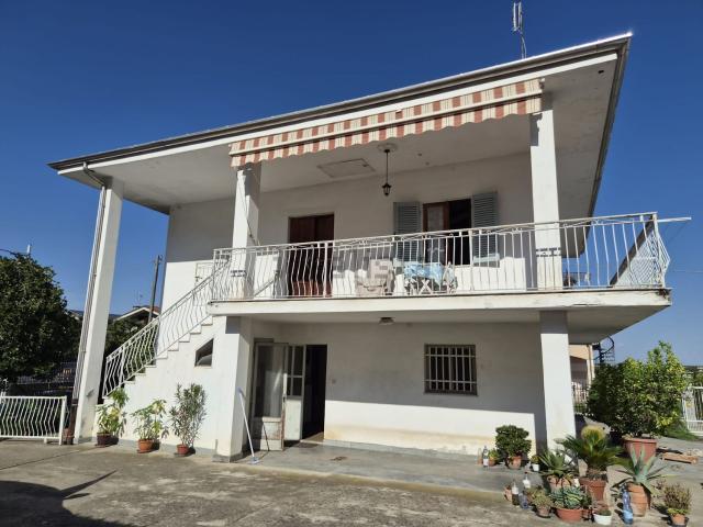 Villetta indipendente in vendita di 180 m² in Via Chiesa, 8