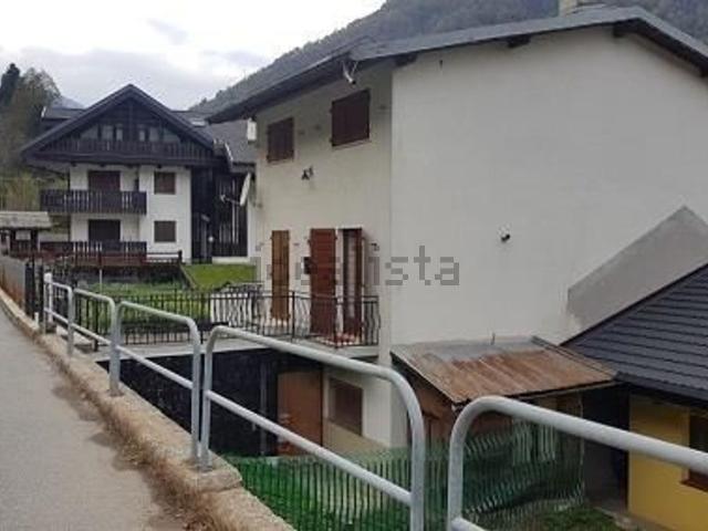 Villetta indipendente in vendita di 180 m² in Via Chioso