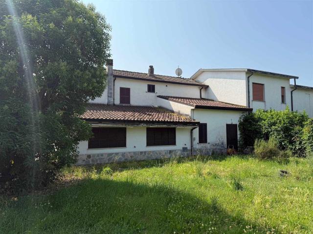 Villetta indipendente in vendita di 180 m² in Via Civita Farnese Centro, 57