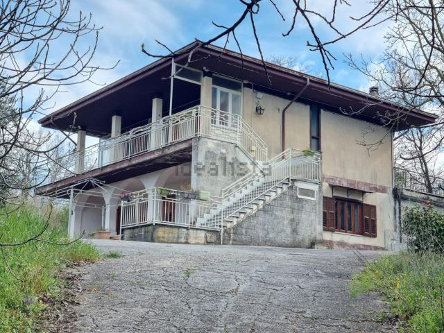Villetta indipendente in vendita di 180 m² in Via Crocefisso, 23